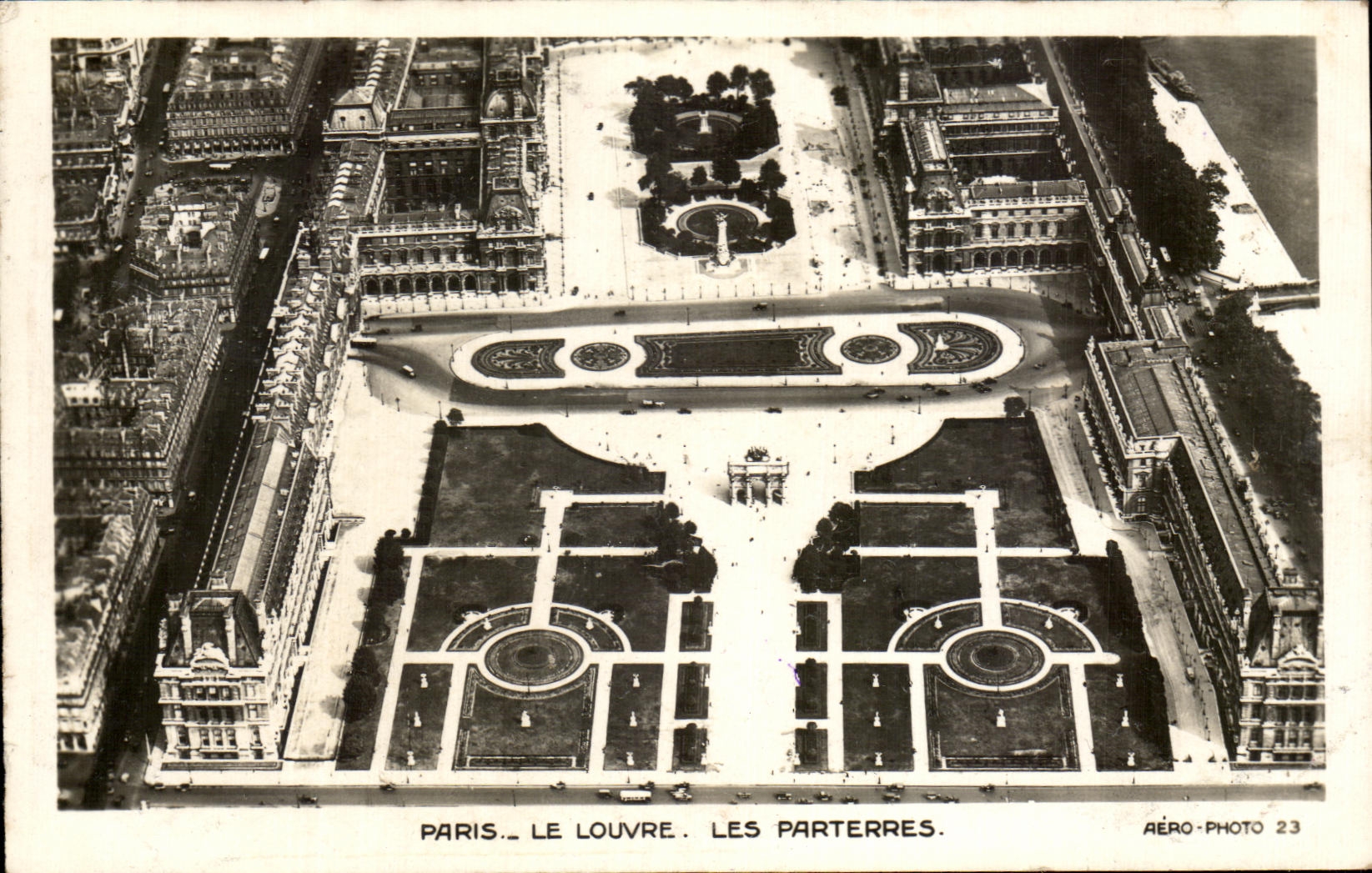 CPA Paris Le Louvre Les Parterres