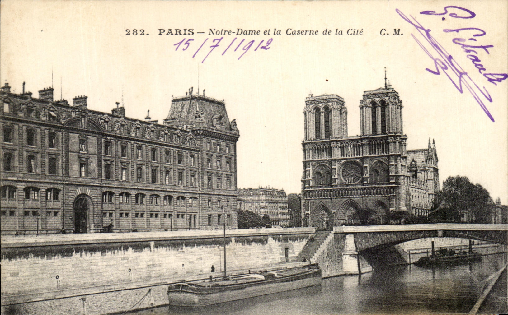 CPA Paris Notre Dame Et La Caserne De La Cite