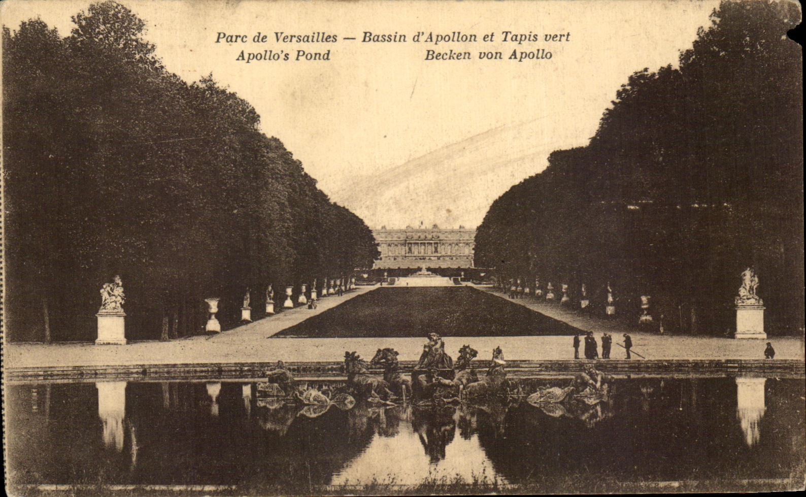 CPA Parc De Versailles Bassin d'Apollon Et Tapis Vert 