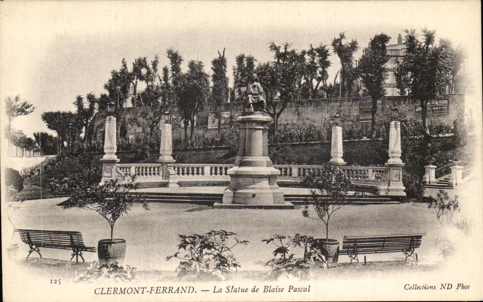 Clermont-Ferrand — La Statue de Blaise Pascal — Collections ND Phot