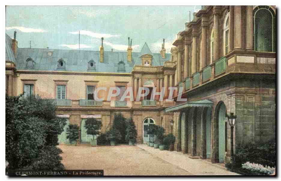 Clermont-Ferrand - La Préfecture — vue du cour intérieur — éditeur anonyme, n°8