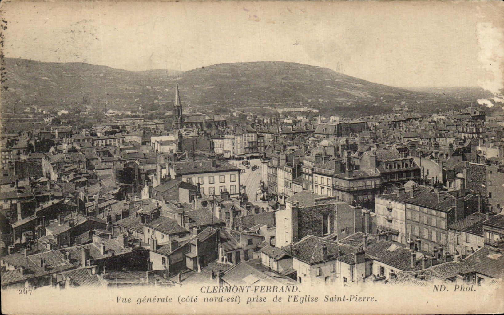 CPA Clermont Ferrand Vue Generale Prise de L'Eglise Saint Pierre