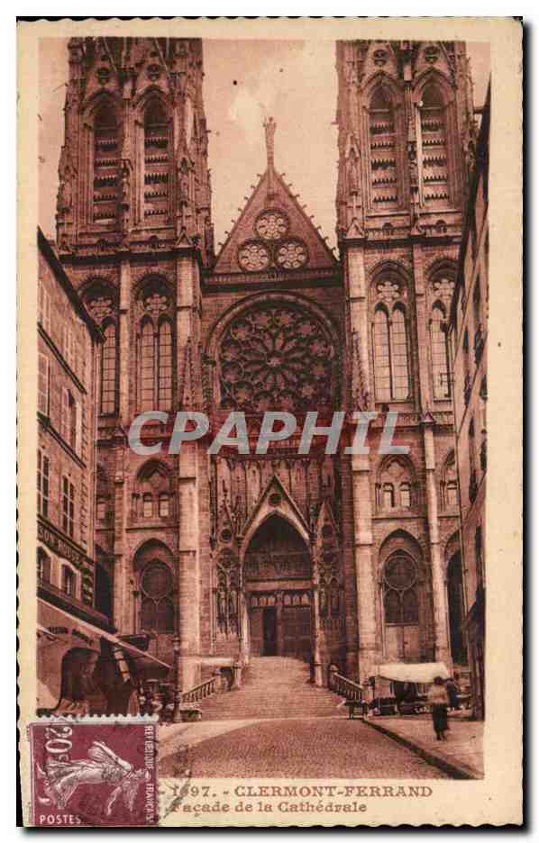 CPA Clermont Ferrand Facade de la Cathedrale