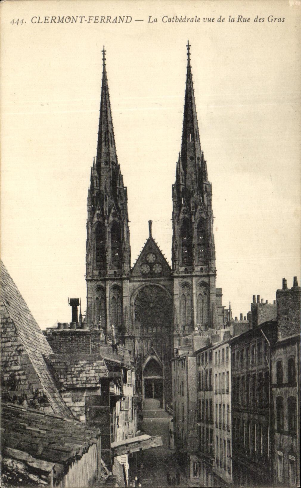CLERMONT-FERRAND — La Cathédrale vue de la Rue des Gras — Éditeur G. d'O, n° 444