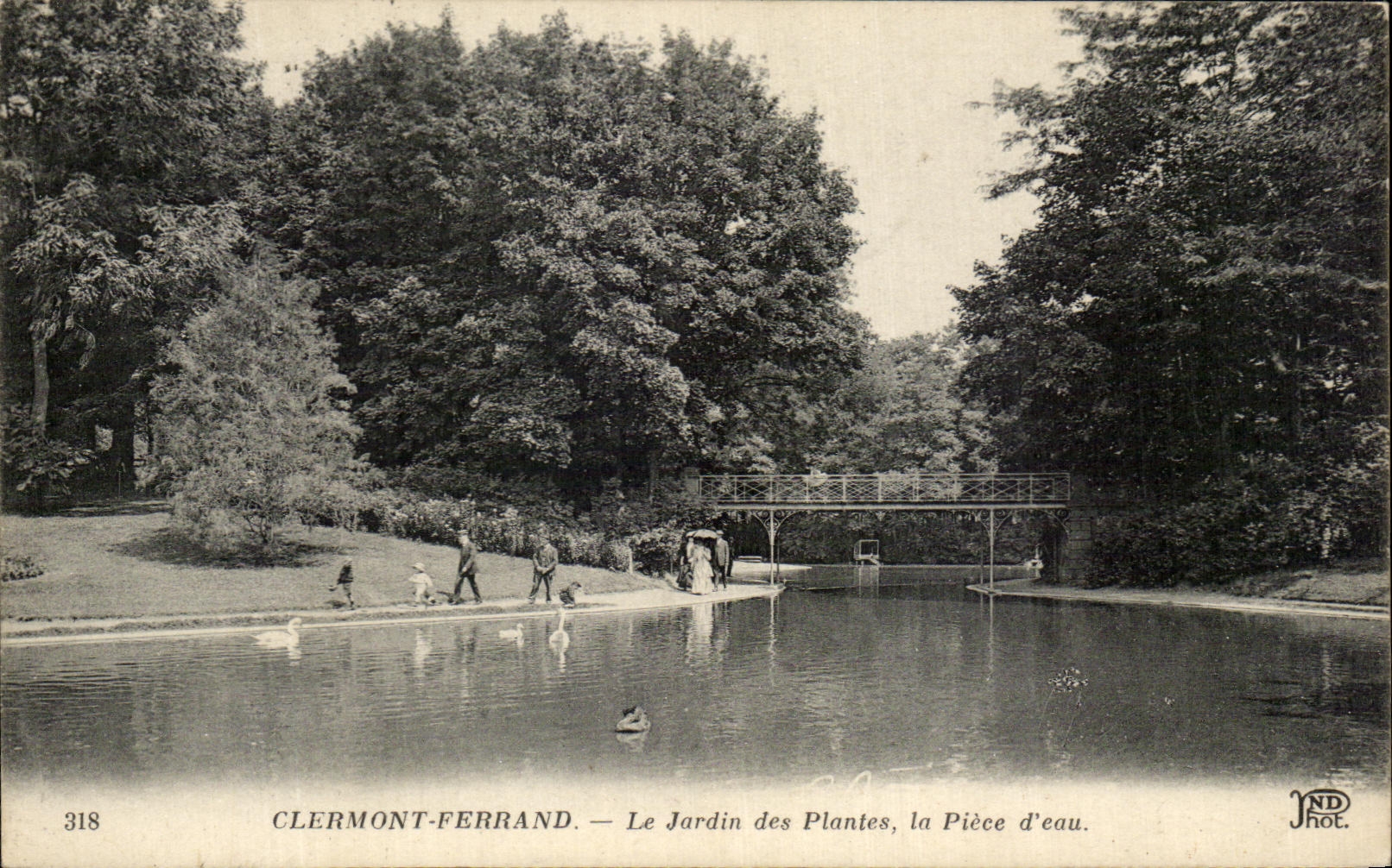 CLERMONT-FERRAND — Le Jardin des Plantes, la Pièce d'eau — JND Phot.