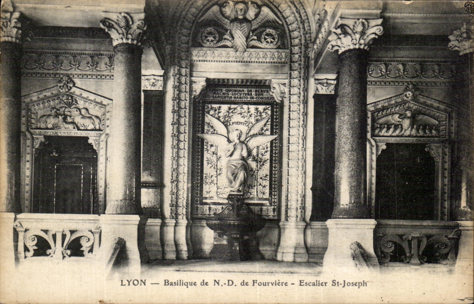LYON — Basilique de N.-D. de Fourvière — Escalier St-Joseph - Recto