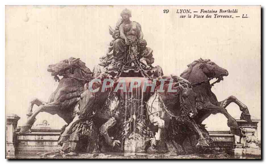 CPA Lyon Fontaine Bartholdi Sur La Place Des Terreaux