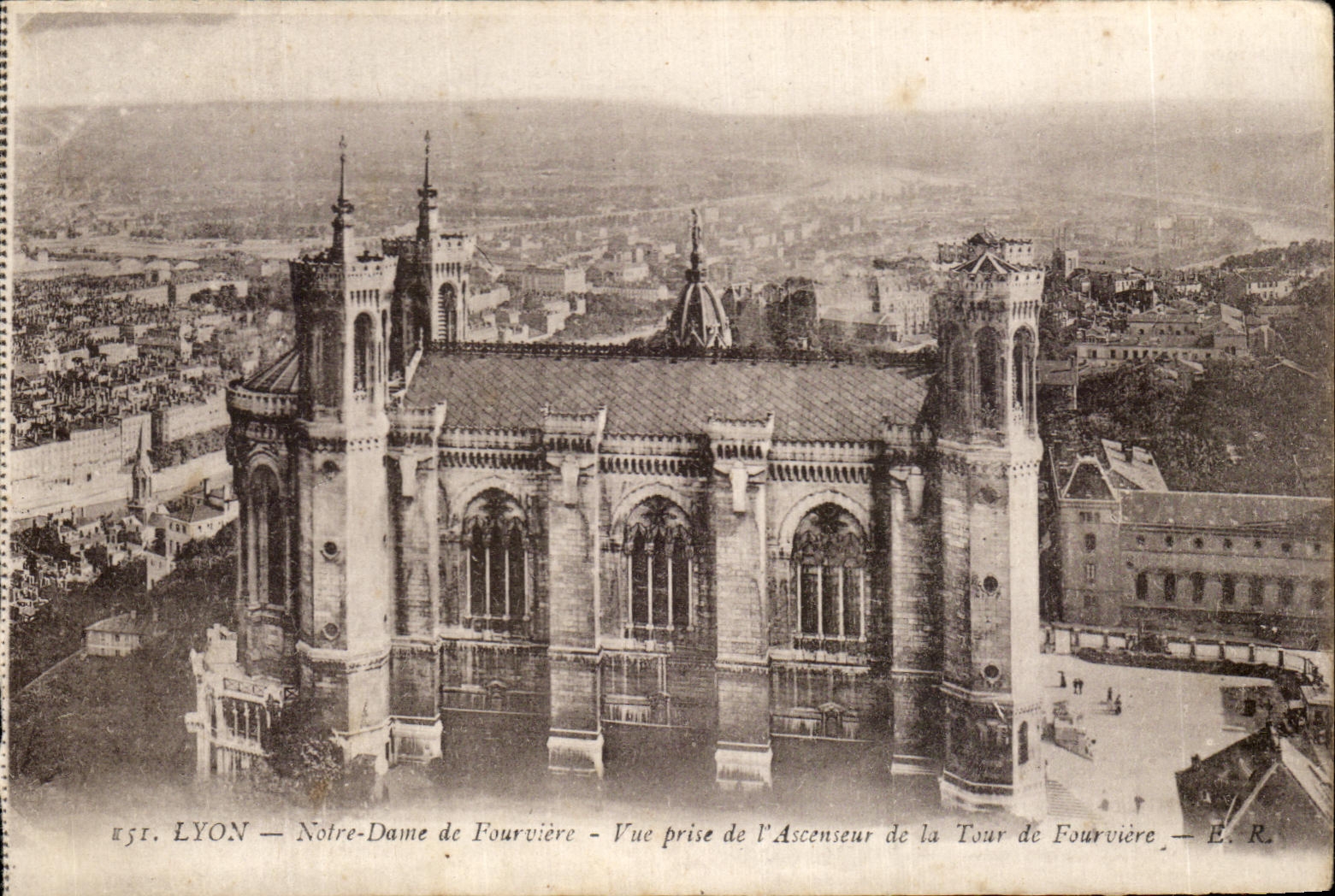CPA Lyon Notre Dame de Fourviere Vue prise de l'Ascenseur de la Tour de Fourviere