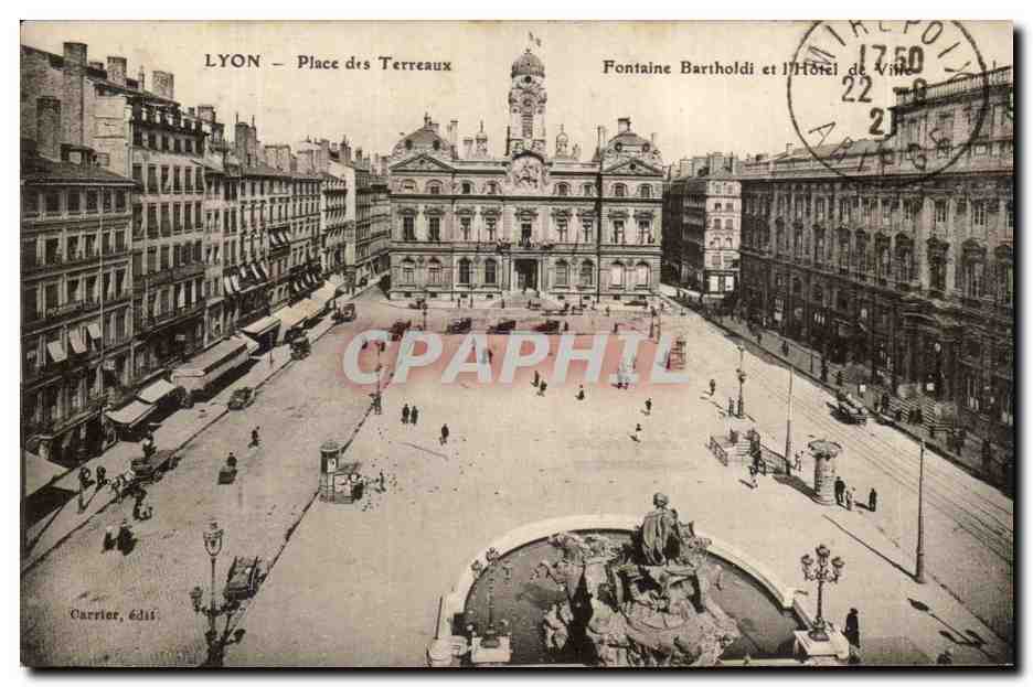 LYON — Place des Terreaux — Fontaine Bartholdi et l'Hôtel de Ville — Éditeur Carrier, n° 6316