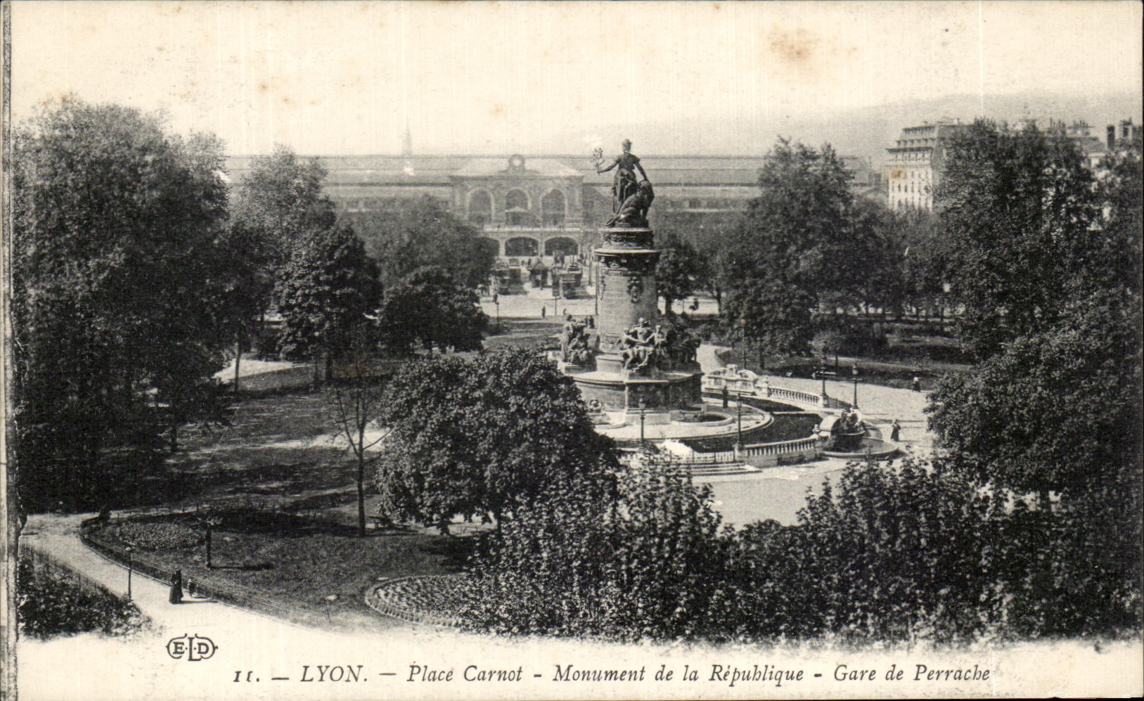 LYON — Place Carnot — Monument de la République — Gare de Perrache