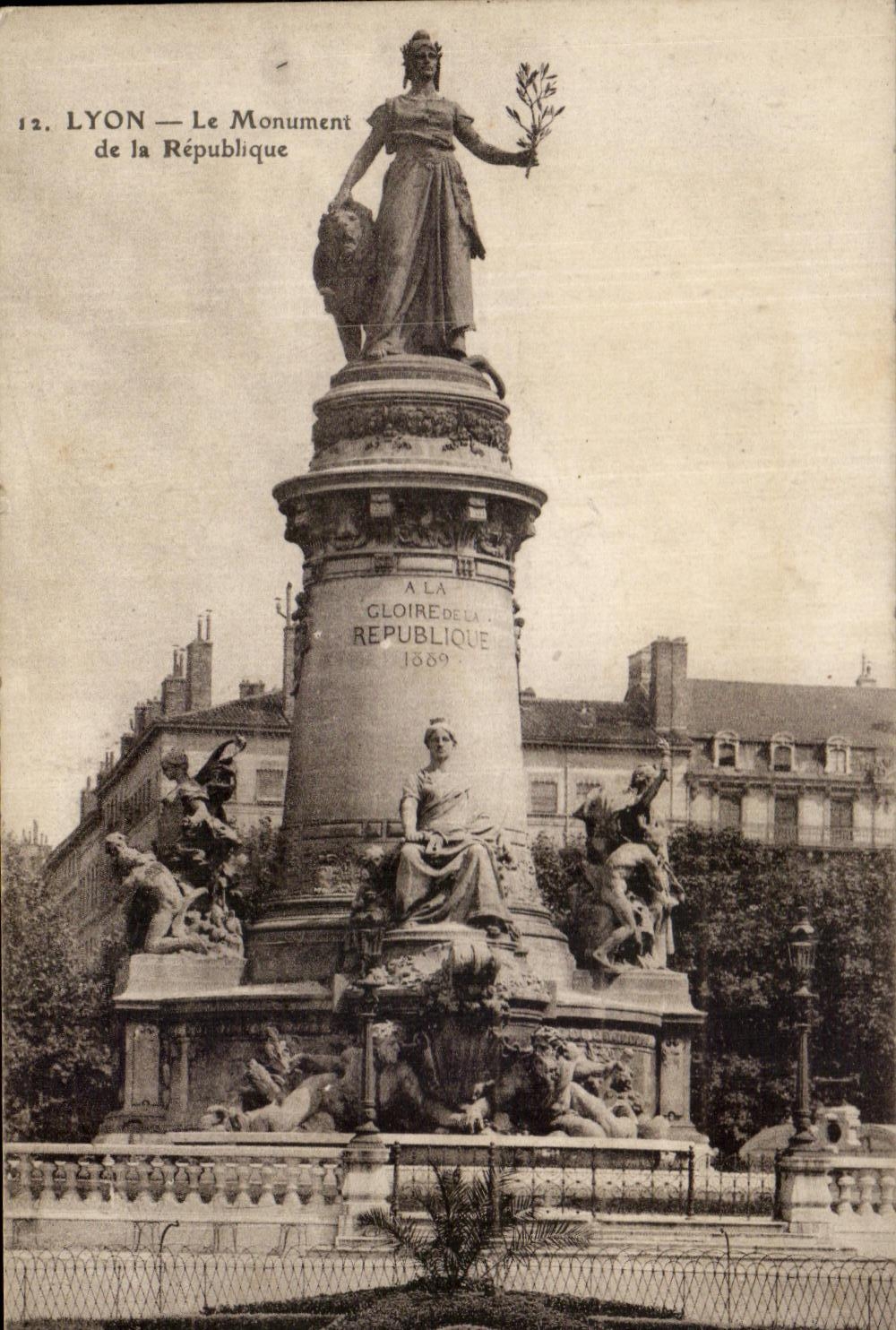 LYON — Denkmal der Republik — CPAPHIL n°59