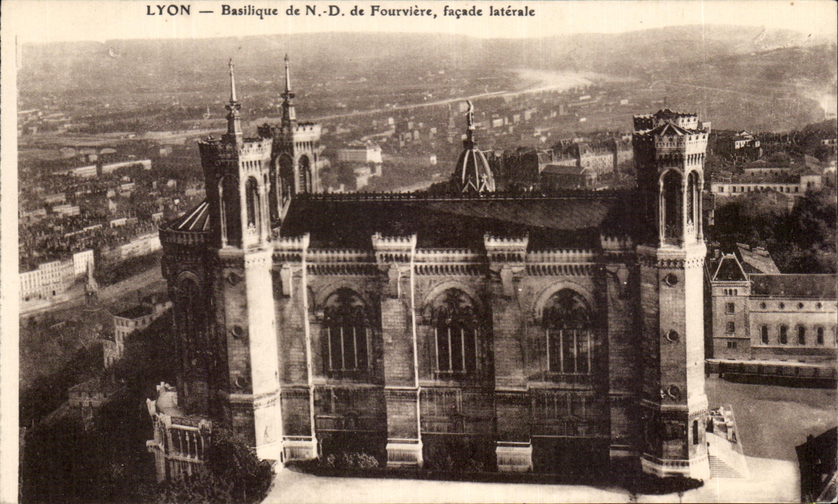 CPA Lyon Basilique de de Fourviere facade Laterale