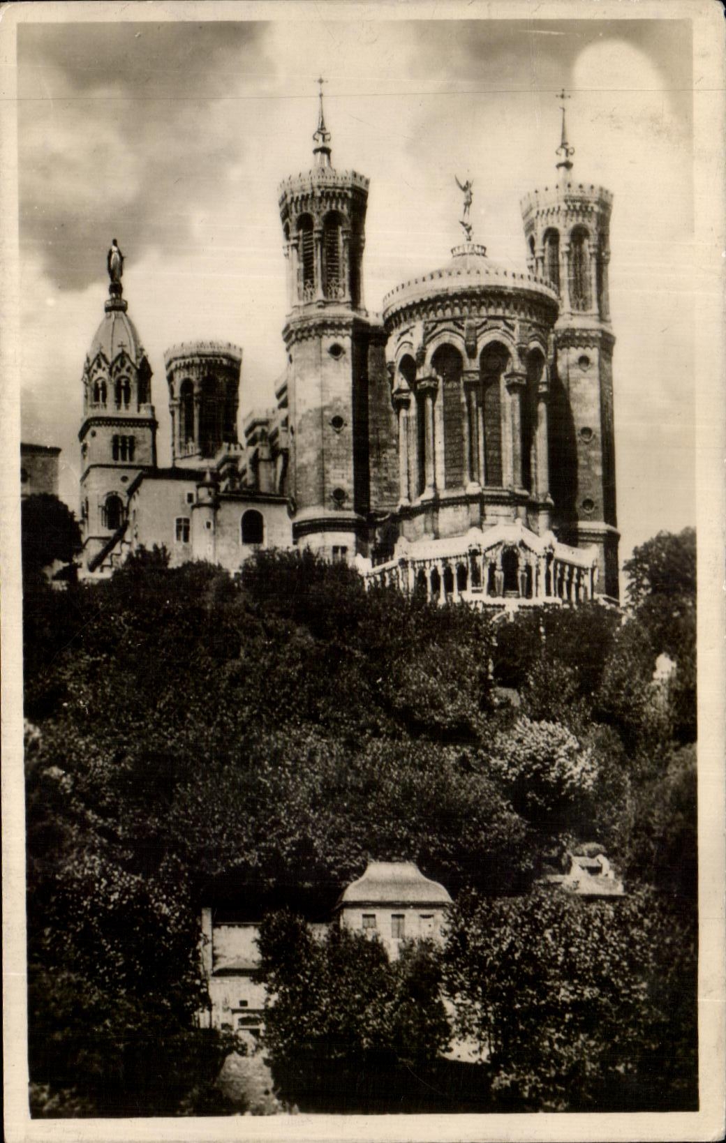 CPA Lyon Abside de la Basilique de Fourviere