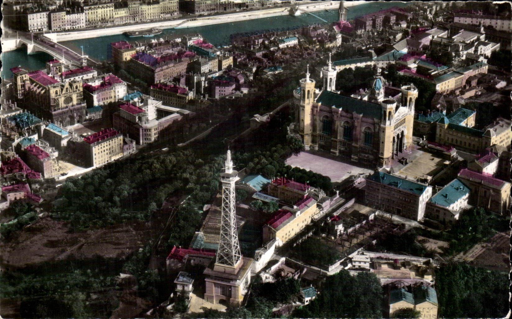 CPA Lyon Colline de Pourviere Tour de Television et Basilique en second plan Saint Jean et la Saone