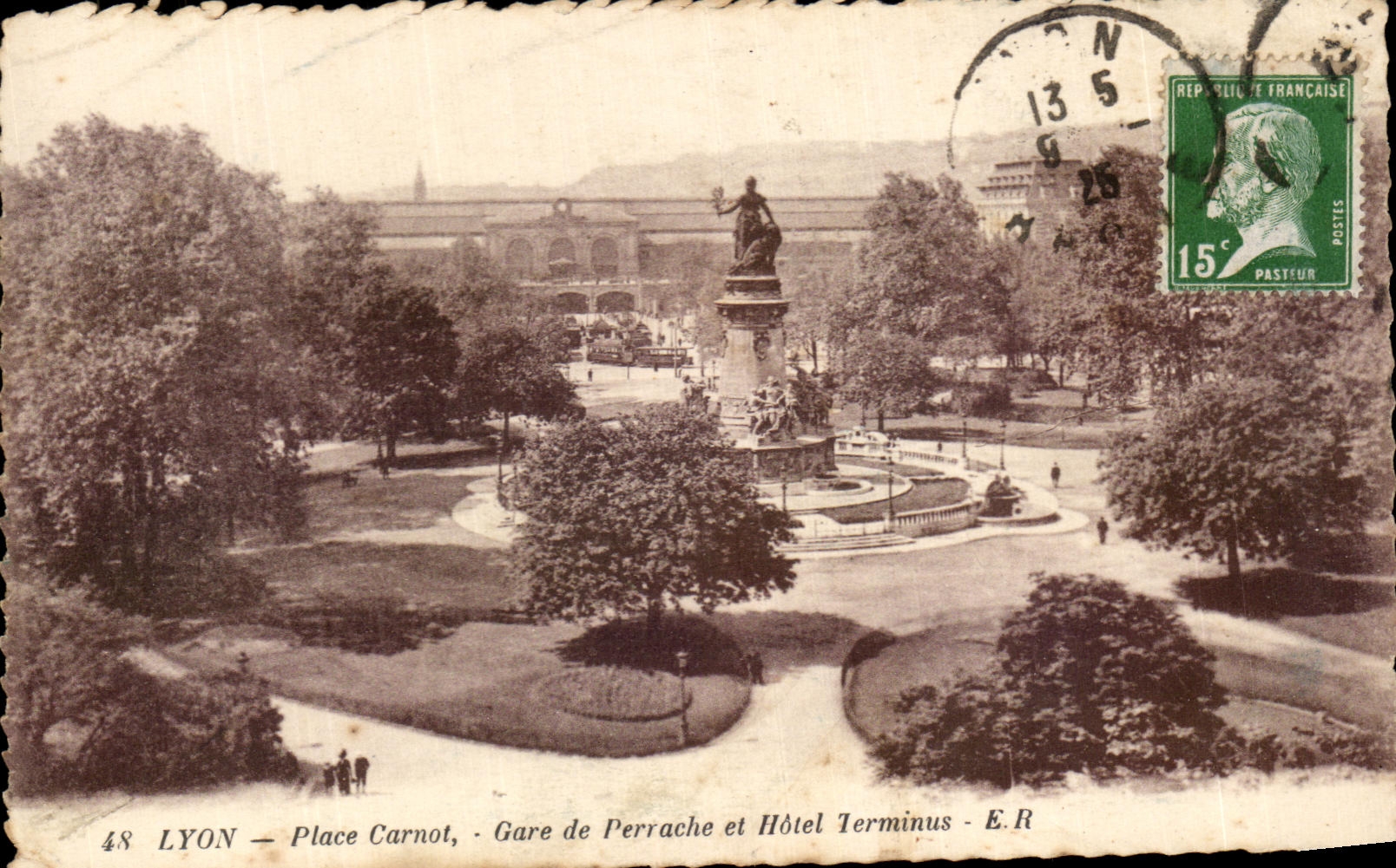 LYON — Place Carnot, Gare de Perrache et Hôtel Terminus — E.R. — Éditeur E.R.