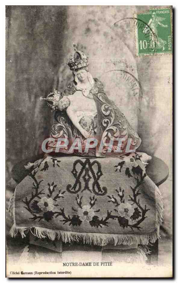 Notre-Dame de Pitié — statue assise sur coussin brodé — Cliché Cerceau