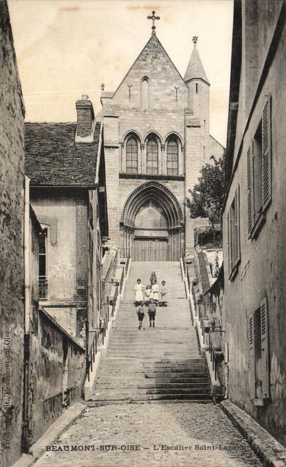 CPA Beaumont Sur Oise L'Escalier Saint Laurent enfants