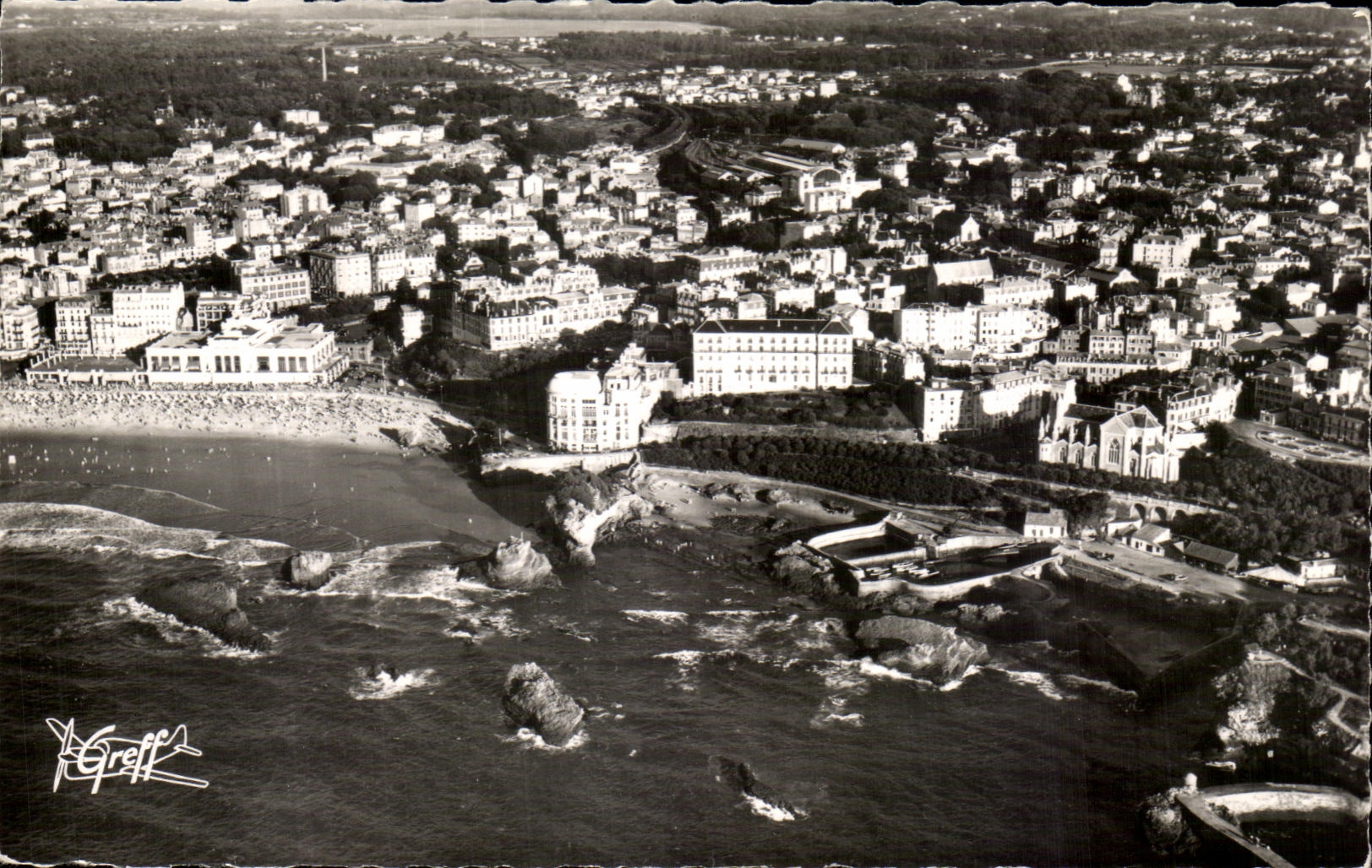 Biarritz — Vue aérienne du Port des Pêcheurs, la Rotonde et le Casino — Greff, éditeur