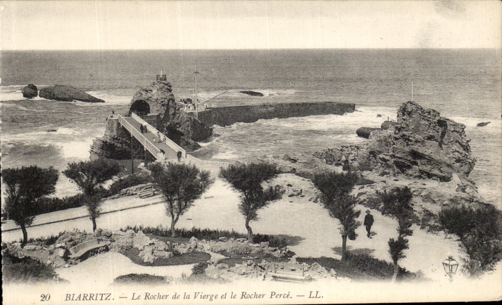 Biarritz — Le Rocher de la Vierge et le Rocher Percé — LL.