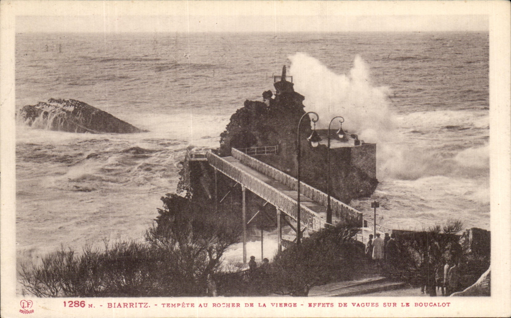 Biarritz - Tempête au Rocher de la Vierge - Effets de vagues sur le boucalot — Phototypie Labouche - N°1286