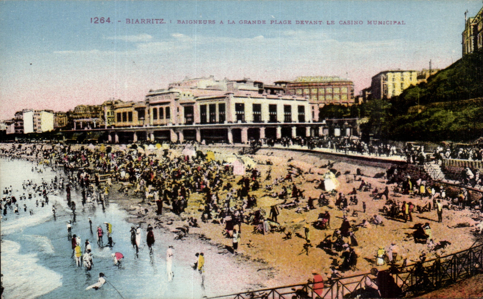 Biarritz - Baigneurs à la Grande Plage devant le Casino Municipal — Photochromie Labhoutière, n°1264