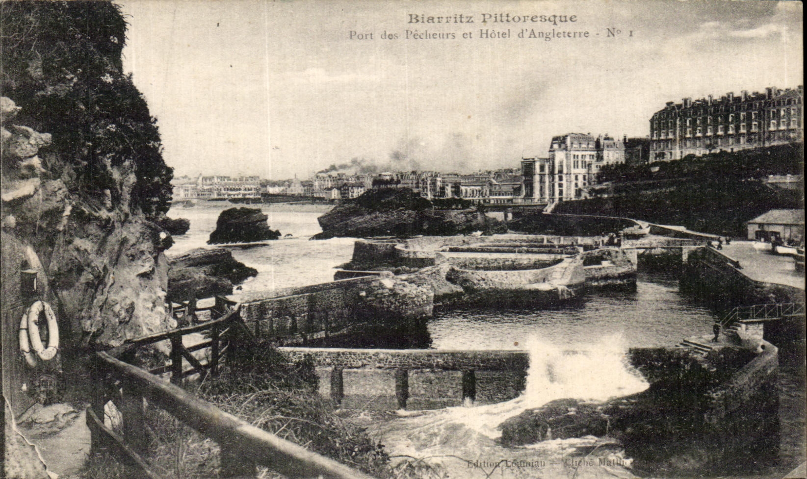CPA Biarritz Pittoresque Bon Des Pecheurs Et Hotel d'Angleterre