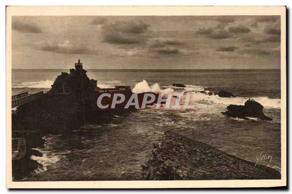CPA La Douce France Cote Basque Biarritz Le Rocher De La Vierge