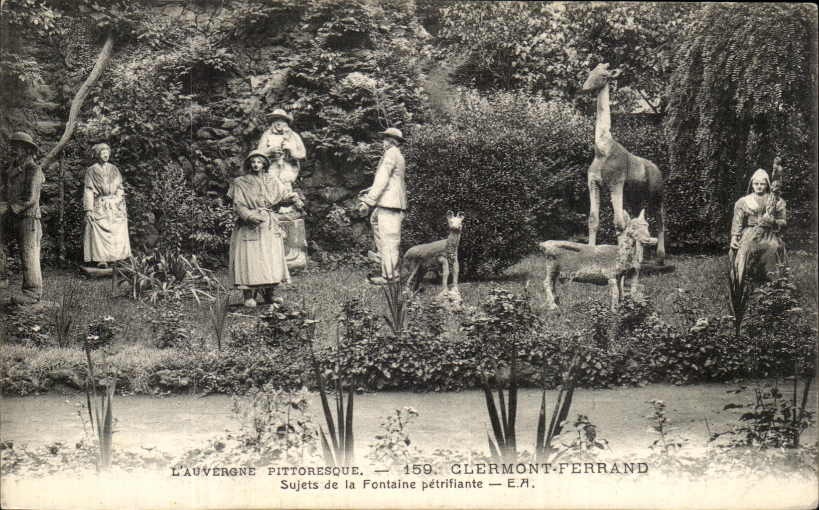 CPA L'Auvergne Pittoreeque Clermont Ferrand Sujets De La Fontaine Petrifiante Giraffe Chevre 