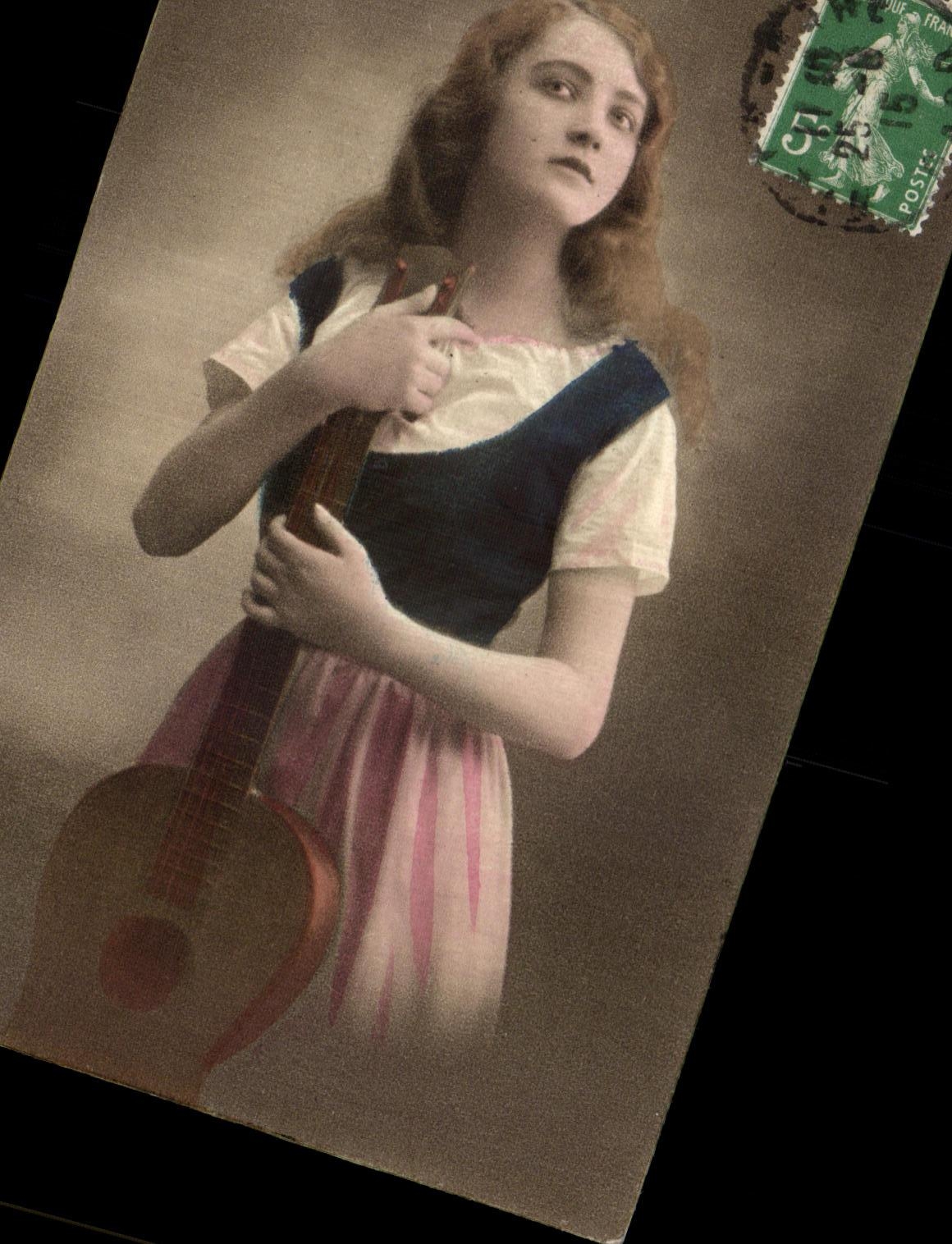 CPA Fantaisie Femme Guitare