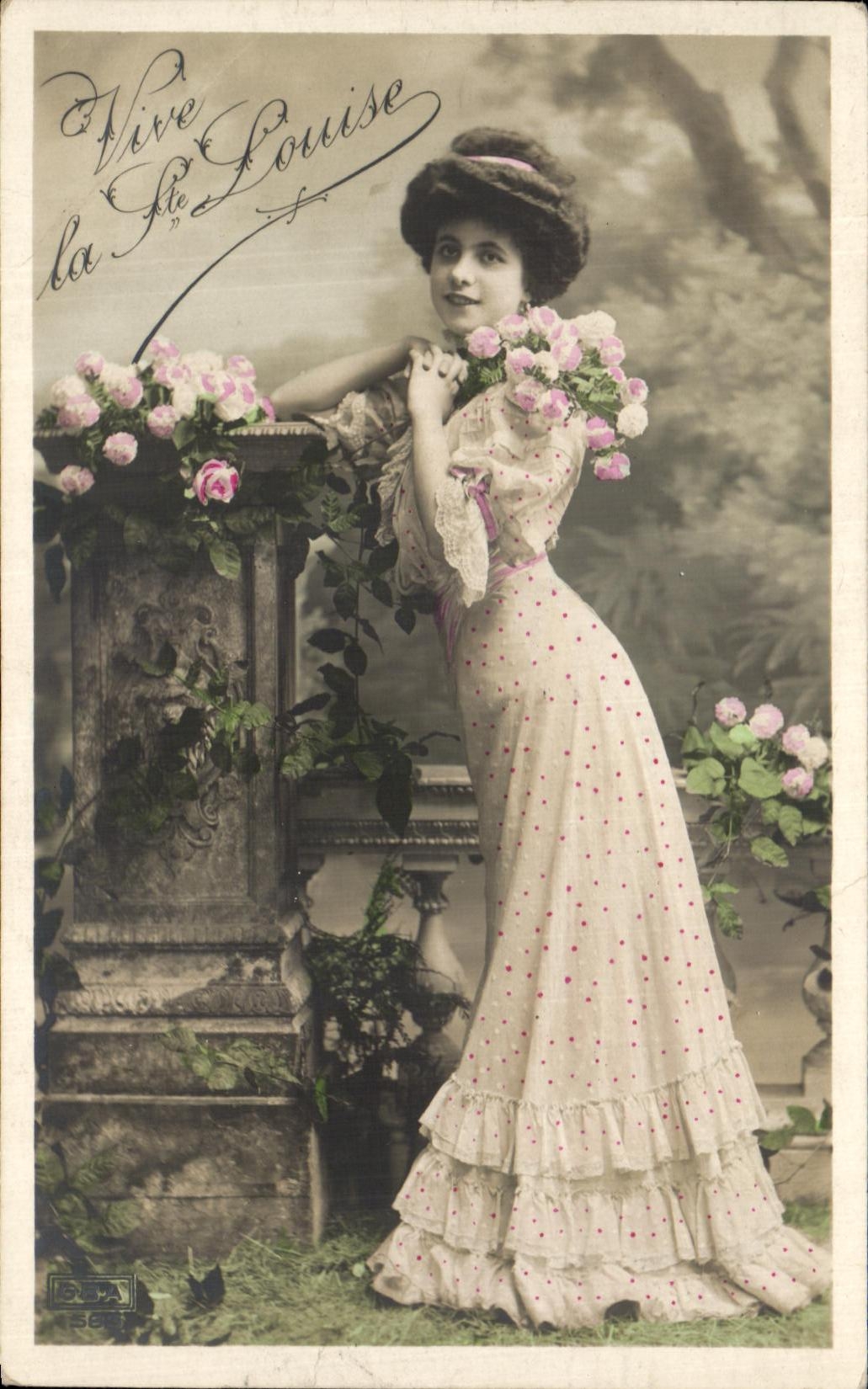 CPA Fantaisie Femme Ste Louise 