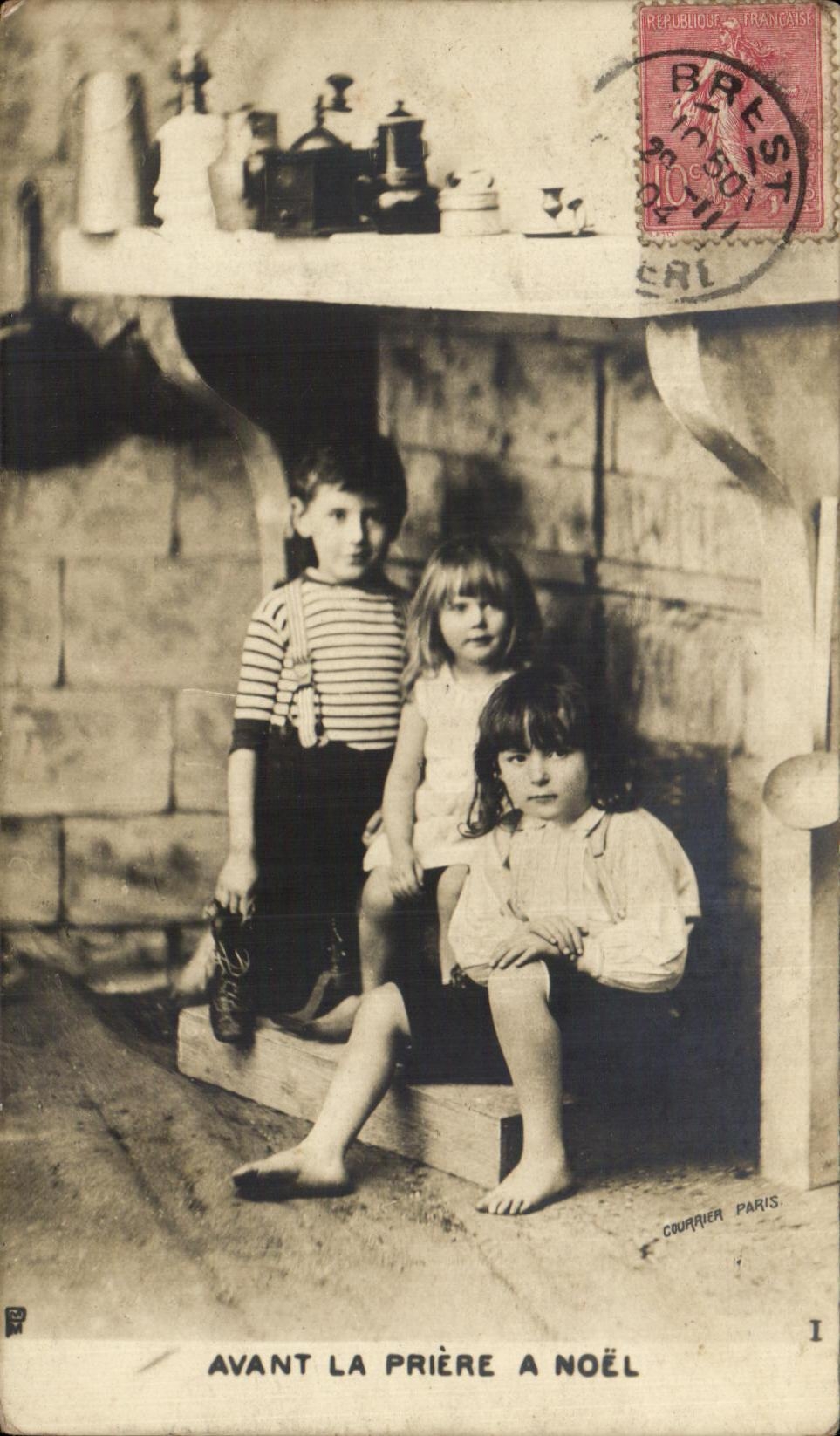 CPA Fantaisie Enfants Avant la priere de Noel