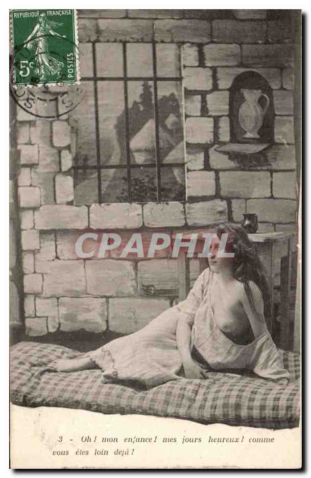 Femme nue dans une chambre à murs de pierre — texte imprimé 'Oh! mon enfance! mes jours heureux! comme vous êtes loin déjà!' — éditeur non visible