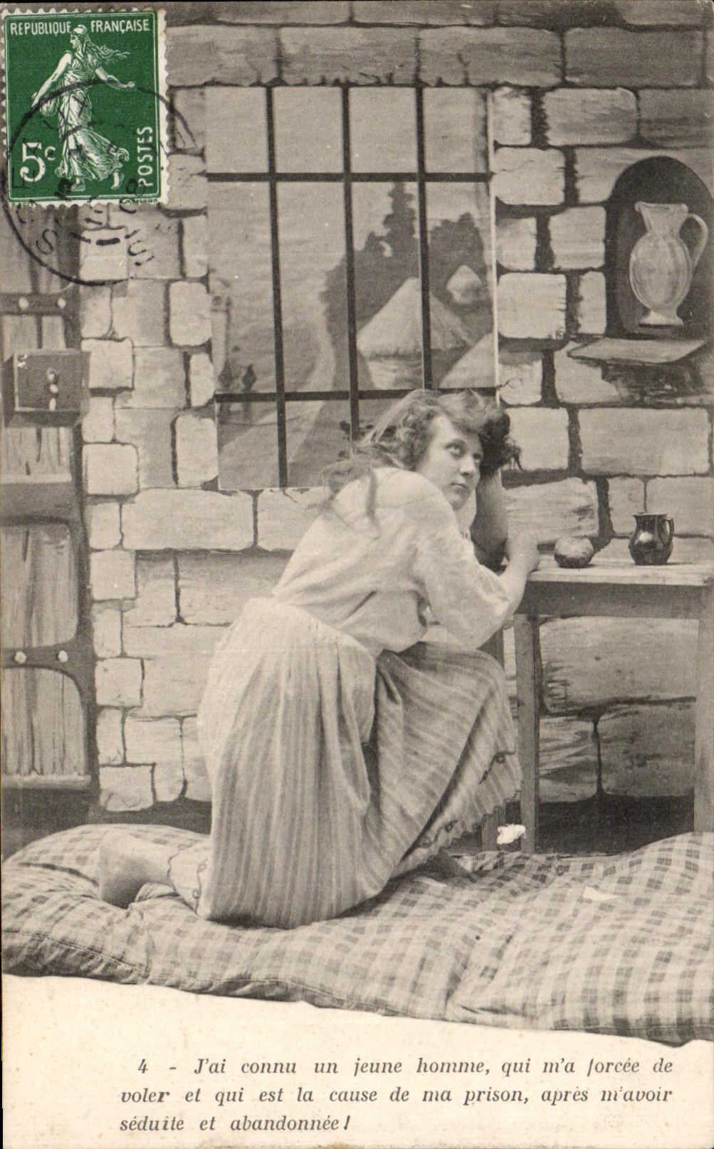 CPA Fantaisie Femme en prison
