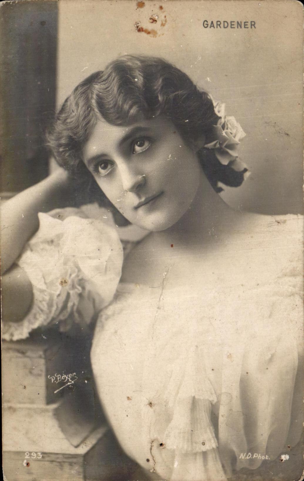CPA Fantaisie Femme Gardener