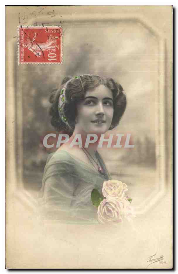 Jeune femme avec bouquet de roses — Thiverval, n°1104