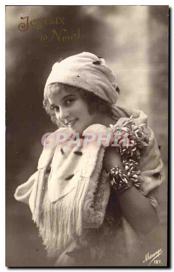 Jeune femme en écharpe et bonnet — Joyeux Noël — Mesange n°187