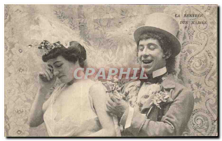 CPA Fantaisie Femme le rentree des maries Mariage 