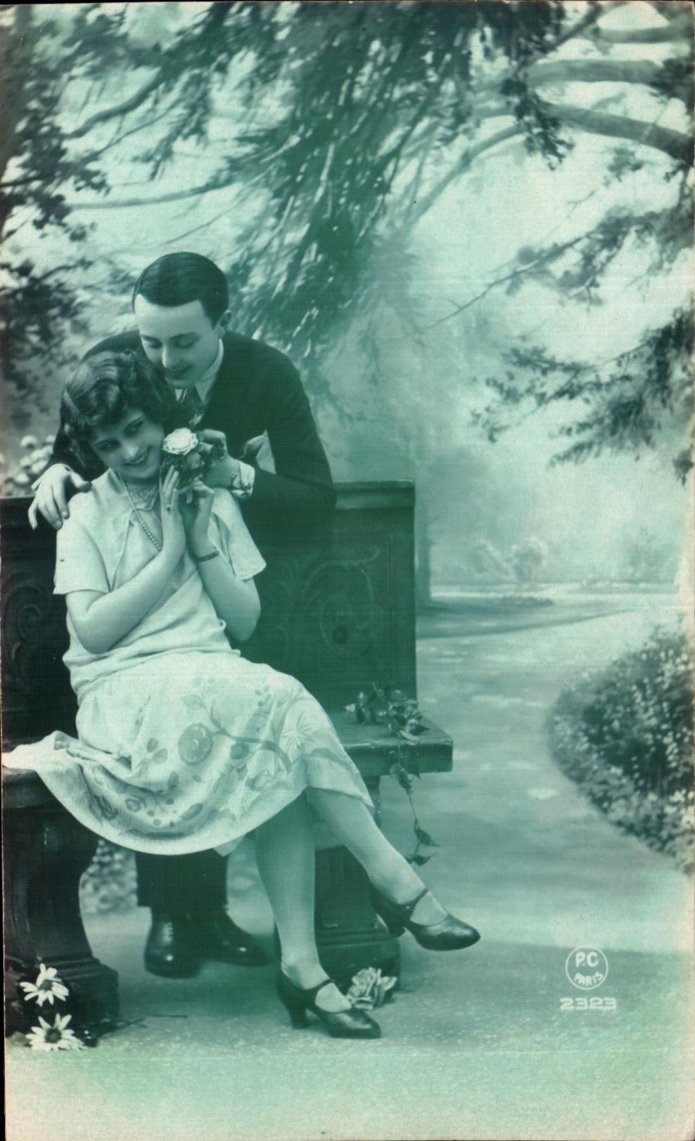 Liebendes Paar — Szene im Park — PC Paris 2323