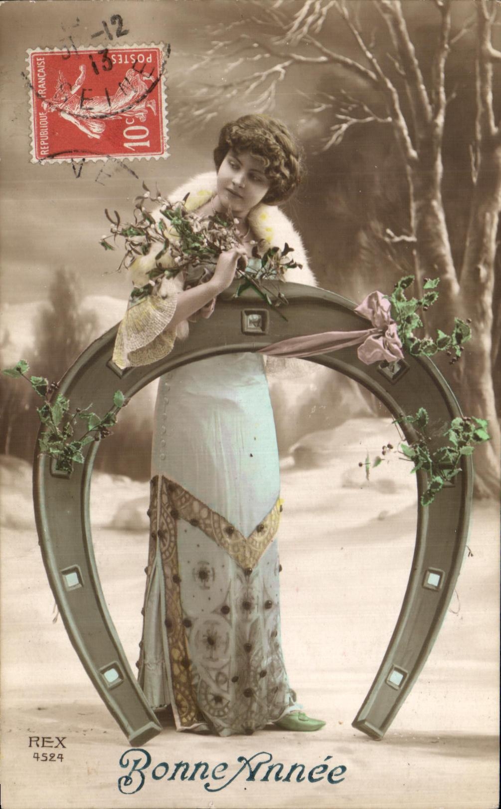 Femme dans un fer à cheval — Bonne Année — REX 4524