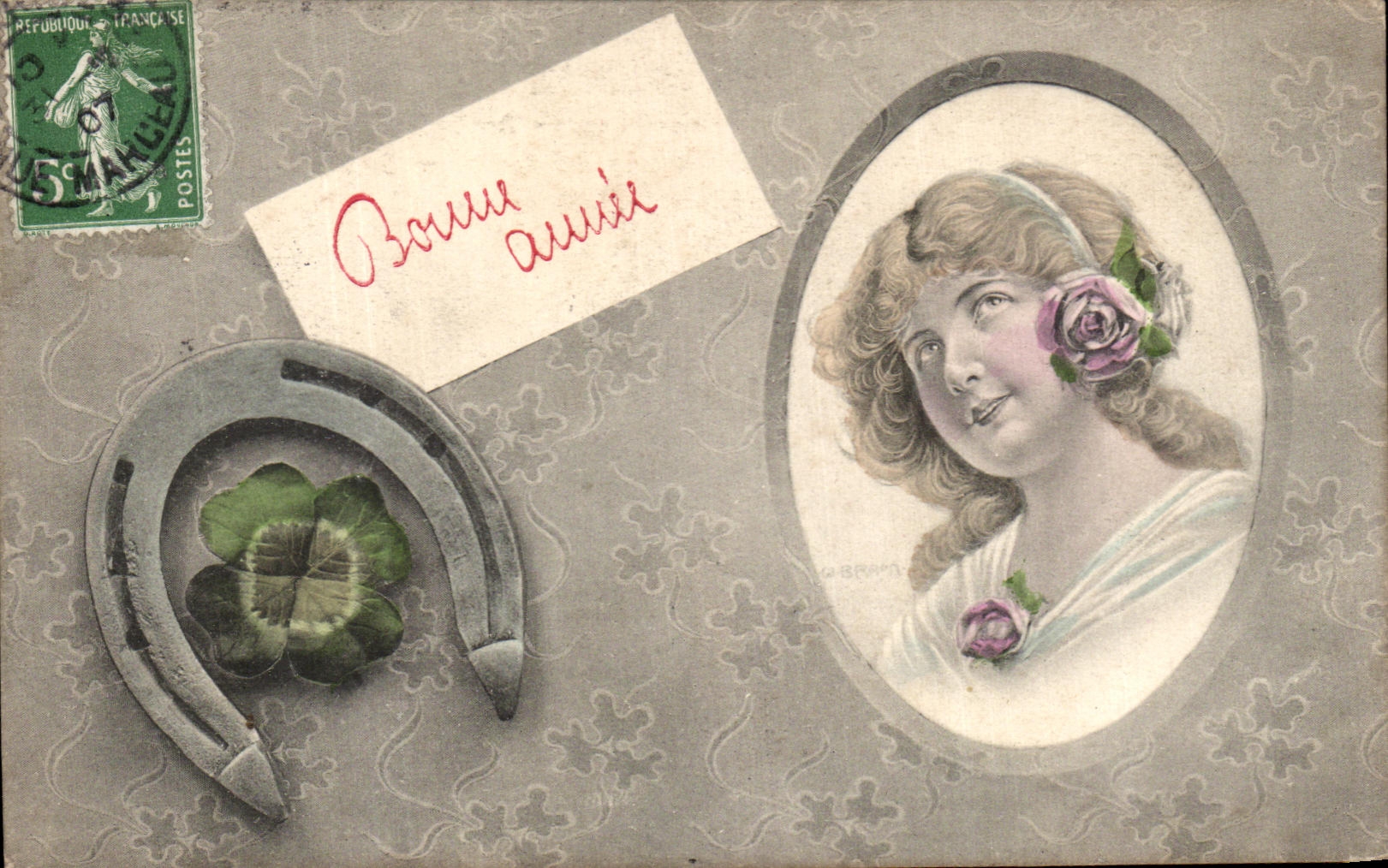 CPA Fantaisie Femme Fer a cheval Trefle 