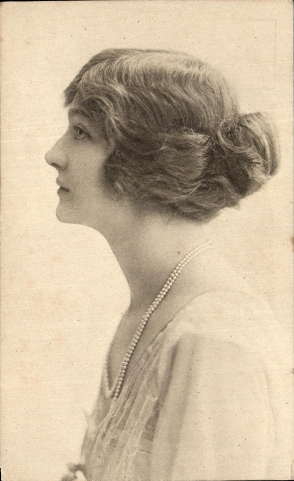 Portrait de femme — profil — C.W. Faulkner & Co. Ltd. Series 1621