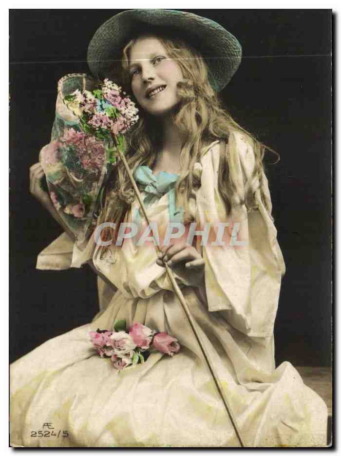Giovane ragazza in abito chiaro e cappello — reggendo un mazzo di lilac e un bastone — serie AE 2524/5