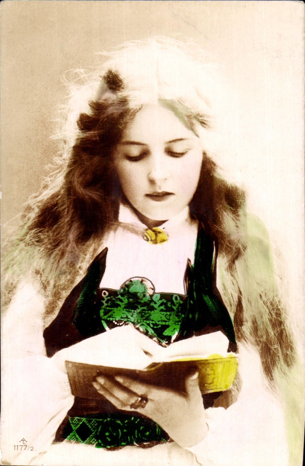 CPA Fantaisie Jeune fille 