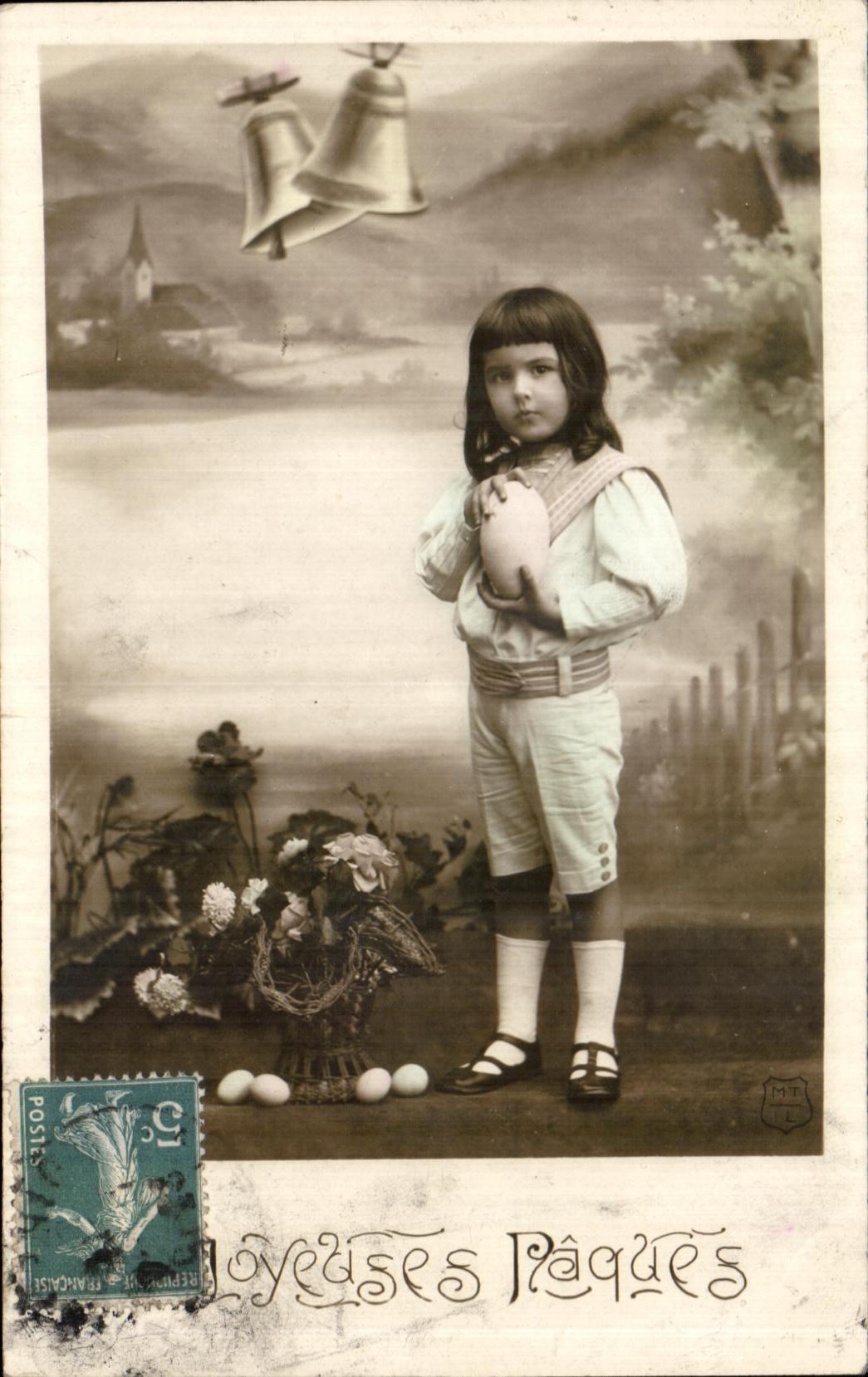 CPA Fantaisie Paques oeuf Enfant