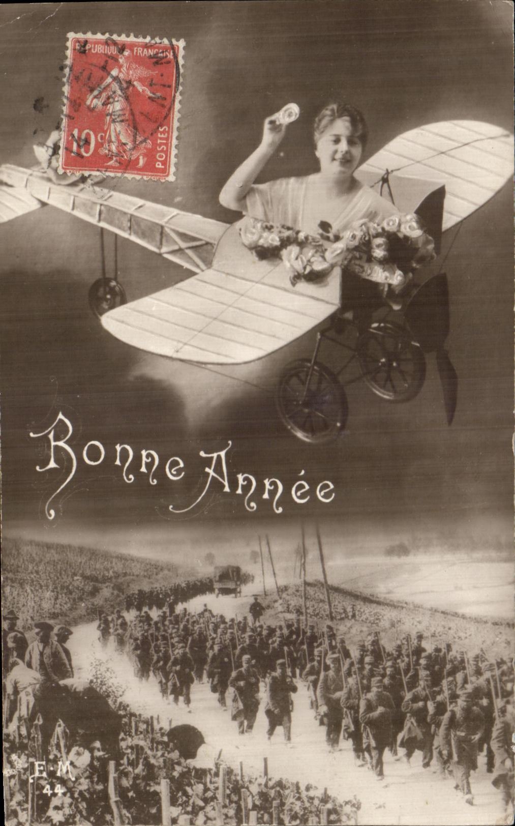 CPA Fantaisie Femme Avion Militaria 