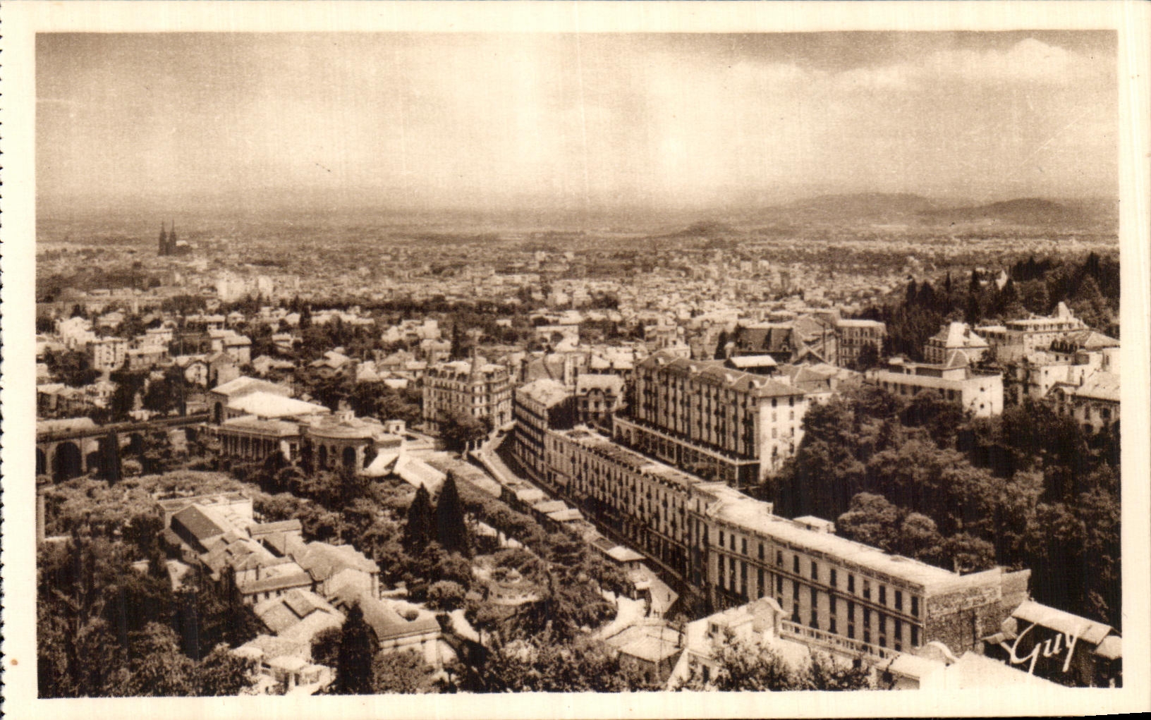 Clermont-Ferrand (P.-d.-D.) — Vue générale prise de Royat — Éditions GUY