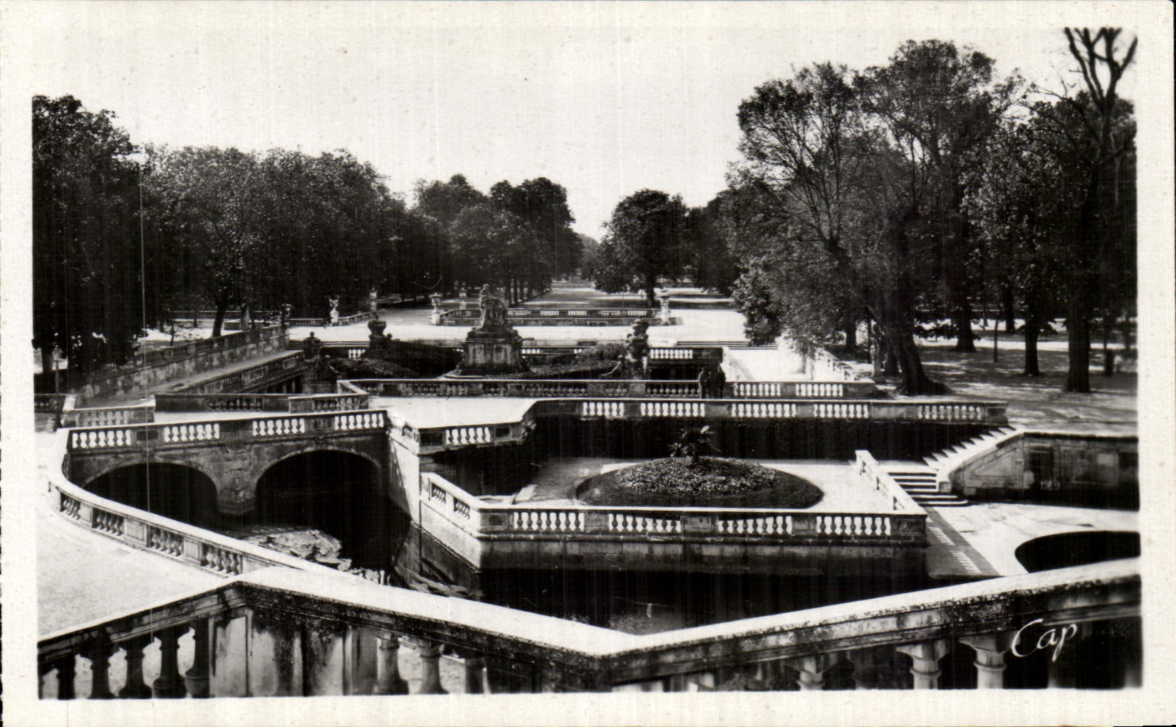 Jardins de la Fontaine — Nîmes — éditeur C.A.P. n°205