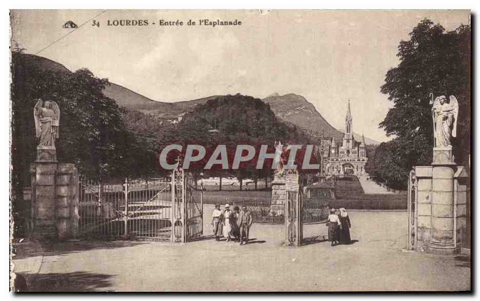 CPA Lourdes entree de l'Esplanade