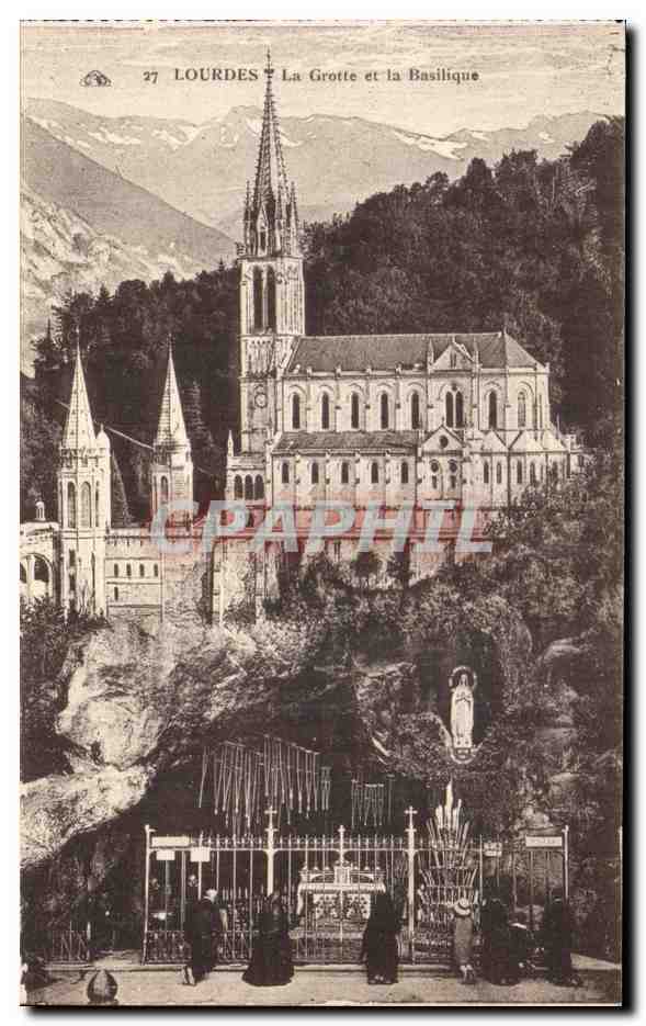 CPA Lourdes La Grotte et la Basilique
