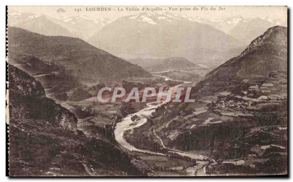 CPA Lourdes Le Vallee d'Argeles Vue Prise du Pic du Jer